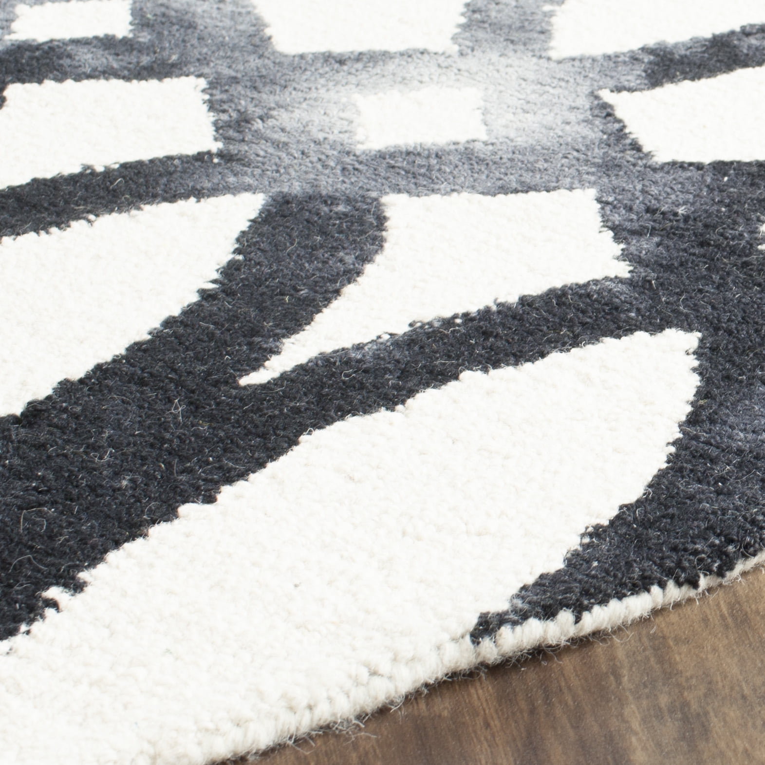 Safavieh Dip Dye Rosanne Distressed Area Rug, Ivory/Graphite, 5' x 5' Round