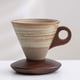 thumbnail image 4 of Elegante taza cónica de café | Taza vintage de cerámica con asa y base de madera | Taza de 200 ml con función de vertido para un aroma intenso | Ideal para el hogar y la oficina, 4 of 7