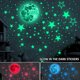 thumbnail image 1 of Muyoka 435 pegatinas de pared de estrellas que brillan en la oscuridad, estrellas brillantes para techo, estrellas luminosas y pegatinas de pared de luna, pegatinas de techo de estrella fluorescente p Muyoka Hogar, 1 of 6