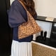 thumbnail image 5 of Bolso Mano para Mujer Piel Sintética Gran Capacidad Con Hobo Bag, 5 of 9