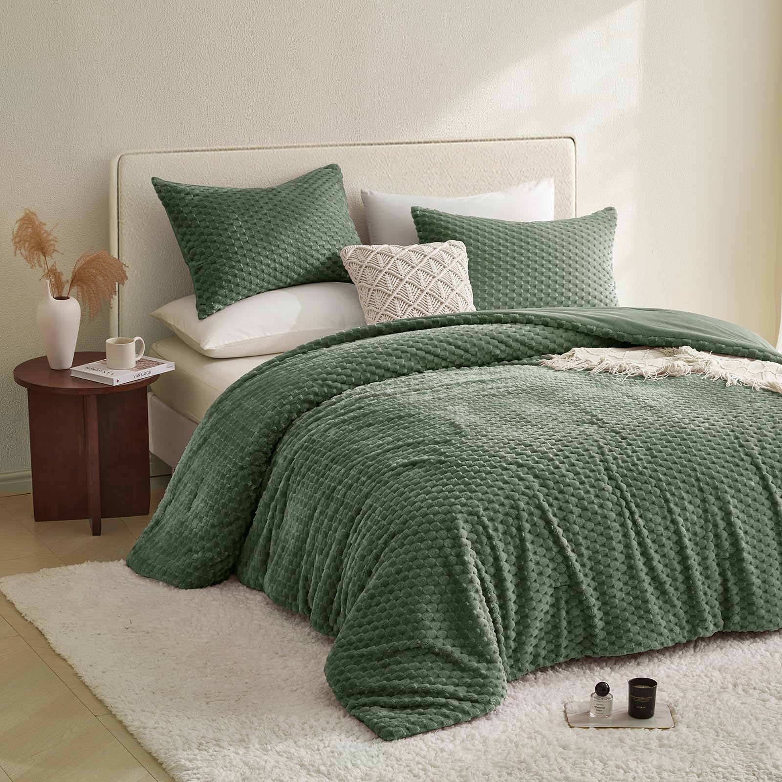 Petrichor Cozy Flannel Comforter Set, Warm and Soft Twin Size Quilt for Winter, 3 Piece Bedding Set with 2 Pillowcases, Green