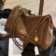 thumbnail image 4 of Bolso de mano retro popular y moderno de gran capacidad para debajo del brazo para mujer, nuevo otoño e invierno 2024, cadena simple, un solo hombro di, 4 of 5
