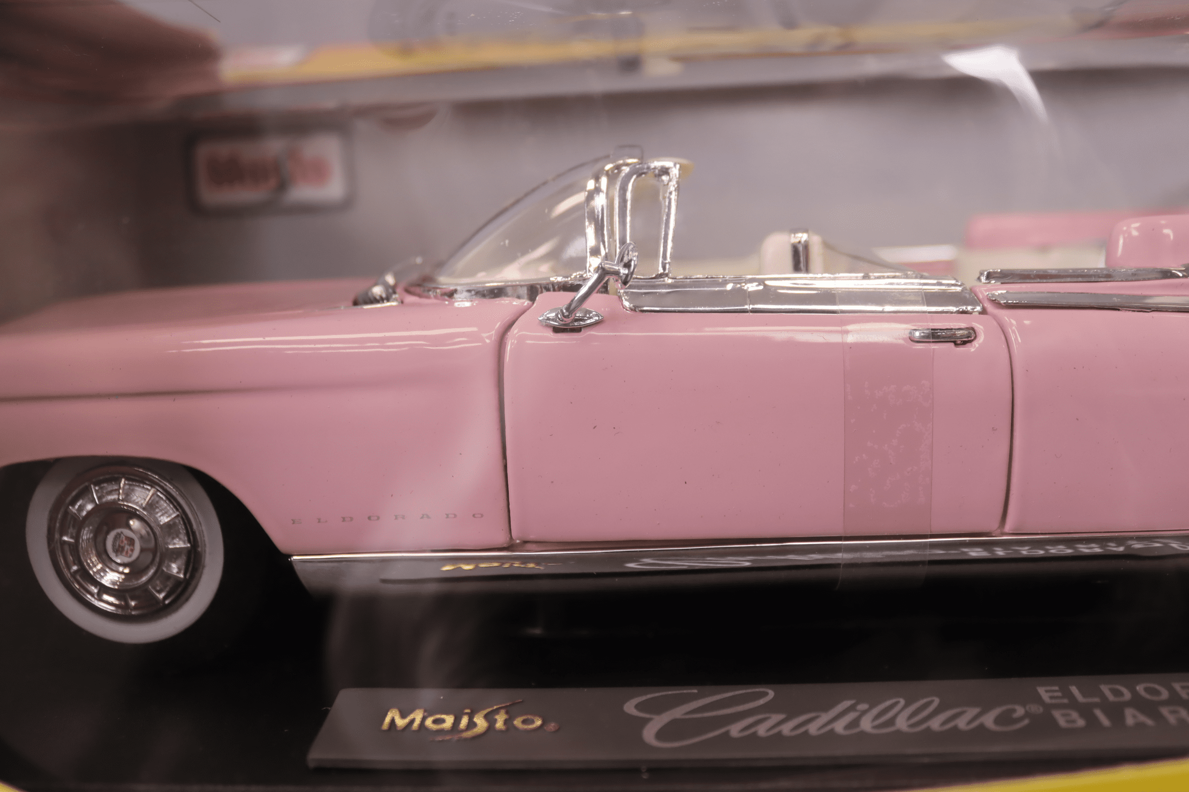 1959 Cadillac Eldorado Biarritz Convertible, Pink - Maisto