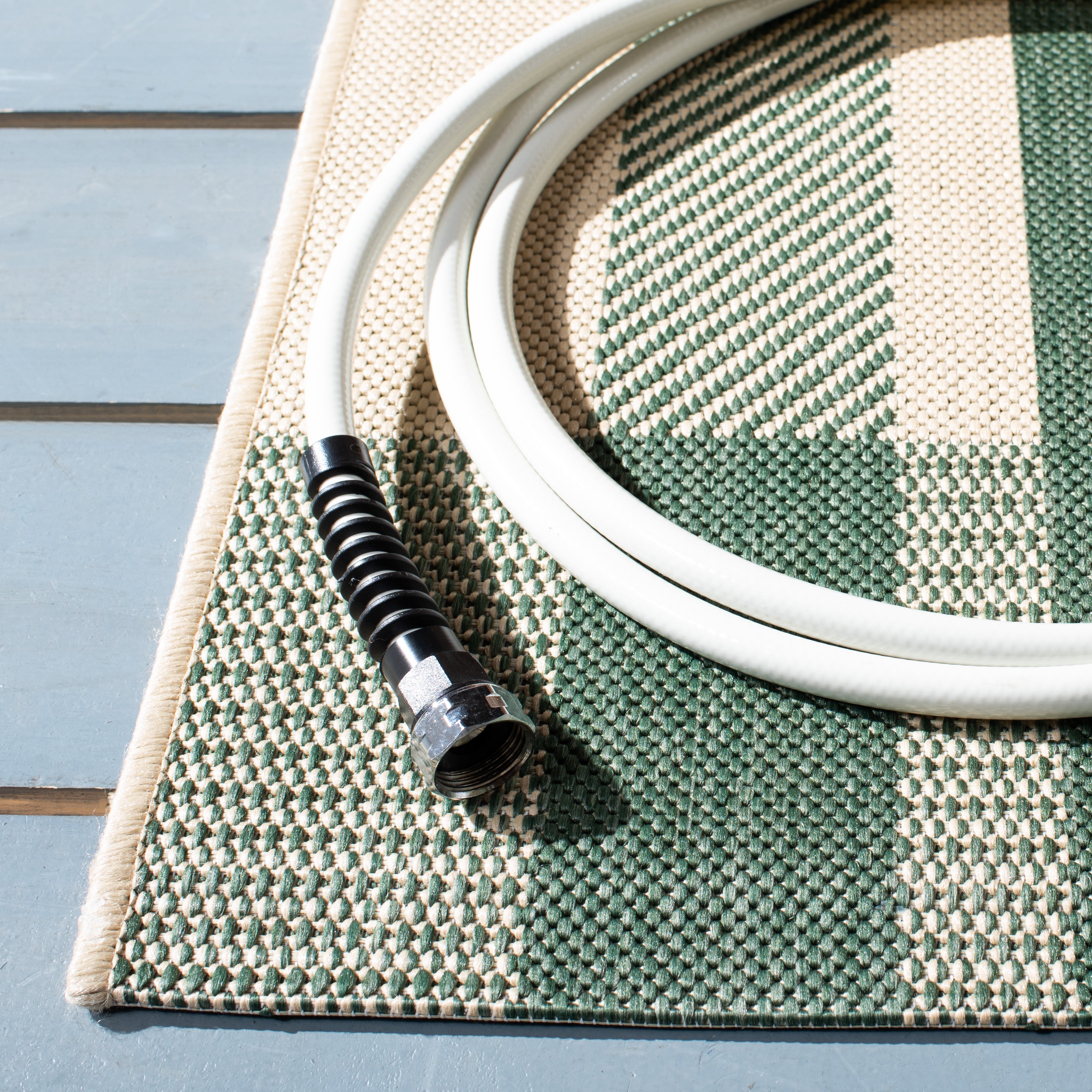 Safavieh Courtyard Benjamin Plaid Indoor/Outdoor Area Rug, Green/Beige, 4' x 5'7"