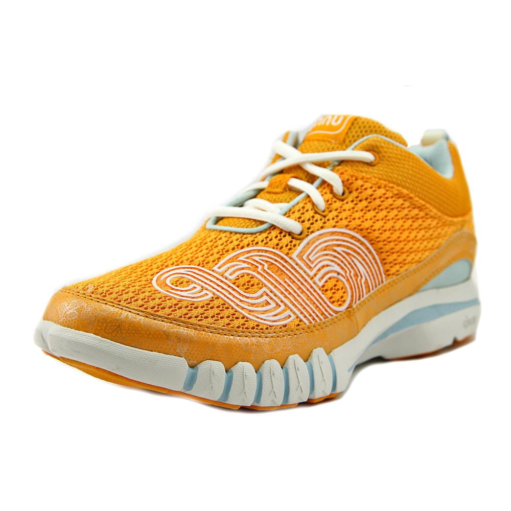 round toe running shoes