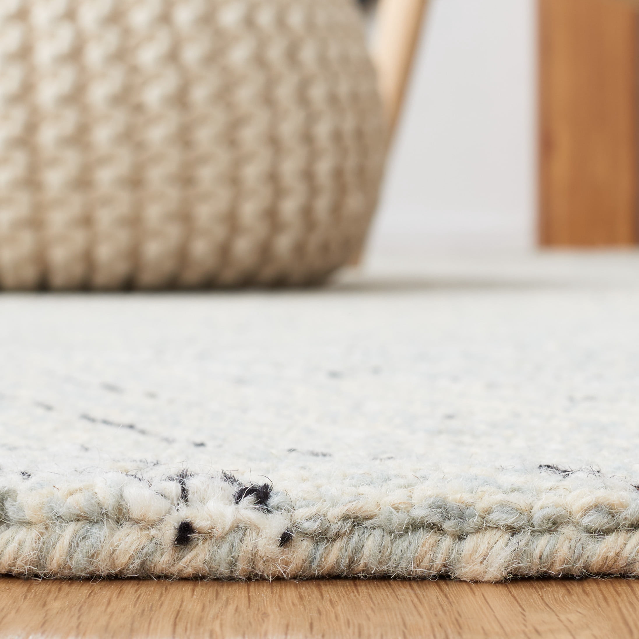 SAFAVIEH Metro Daragh Geometric Area Rug, Light Blue/Ivory, 6' x 6' Square
