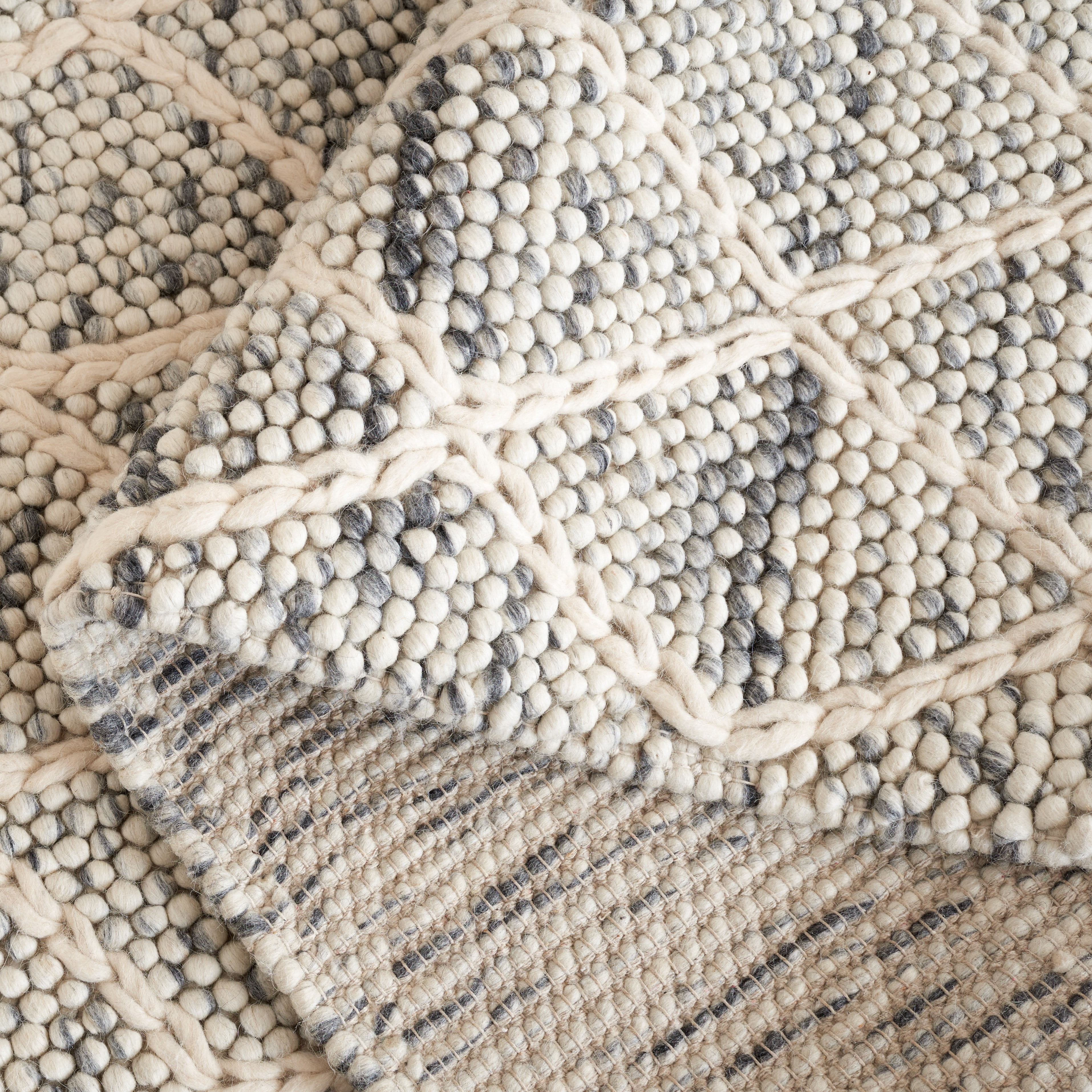 SAFAVIEH Natura Montana Diamond Area Rug, Gray/Ivory, 6' x 6' Square