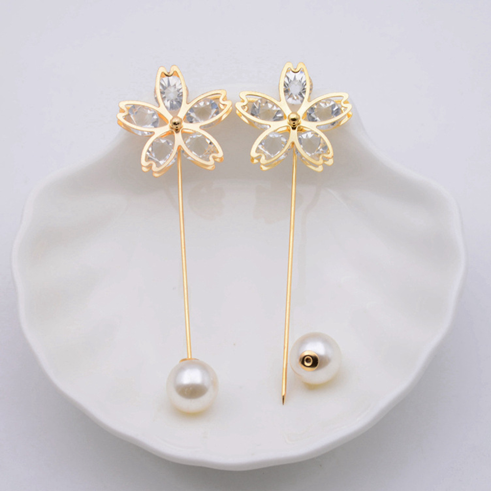 Broche Fantaisie Forme De Fleur Avec Strass Et Perles - Bijou D'occasion à Customiser