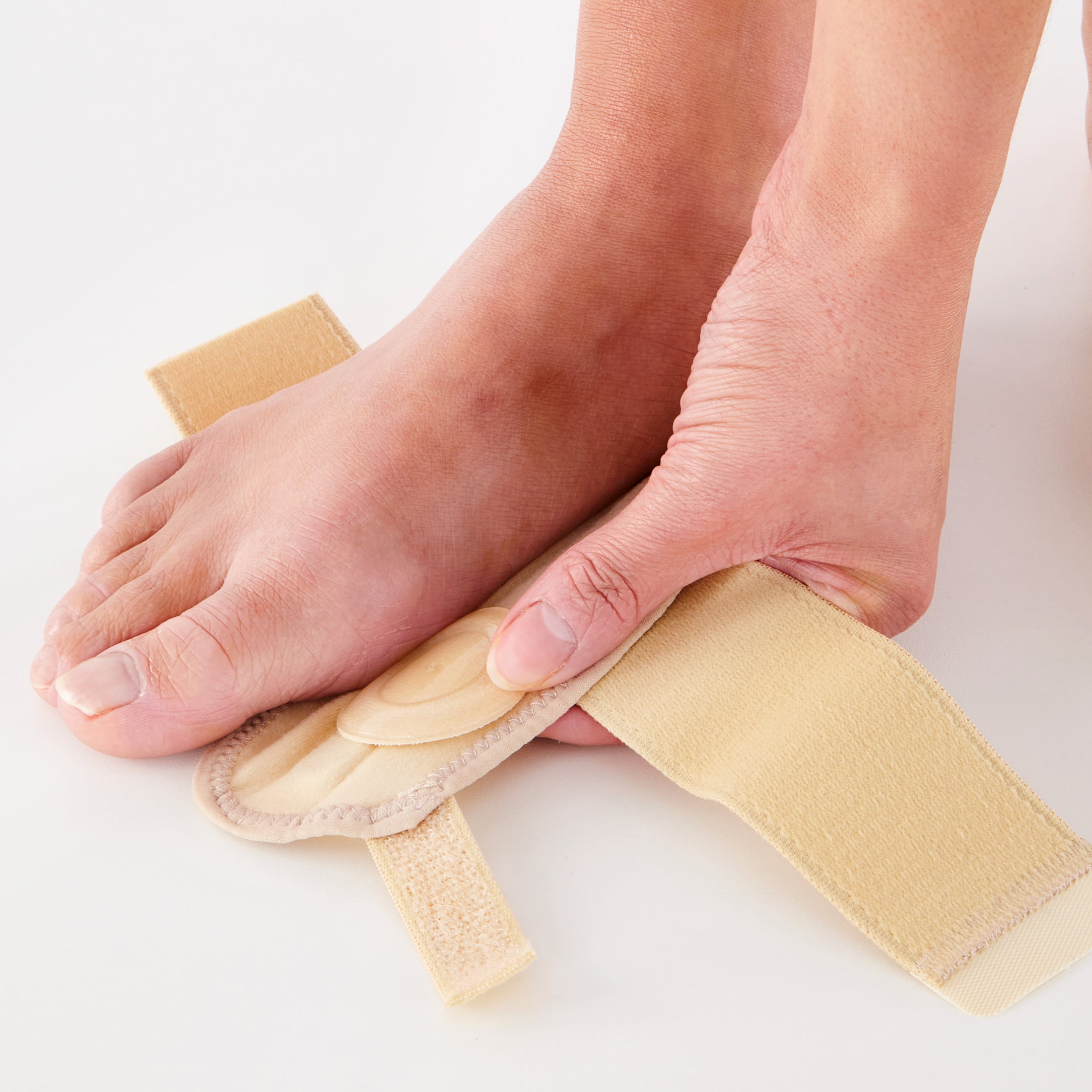 Neo G Slimline Bunion Support with Flexible Metal Stay, Breathable Material, Lightweight Design FSA/HSA Eligible