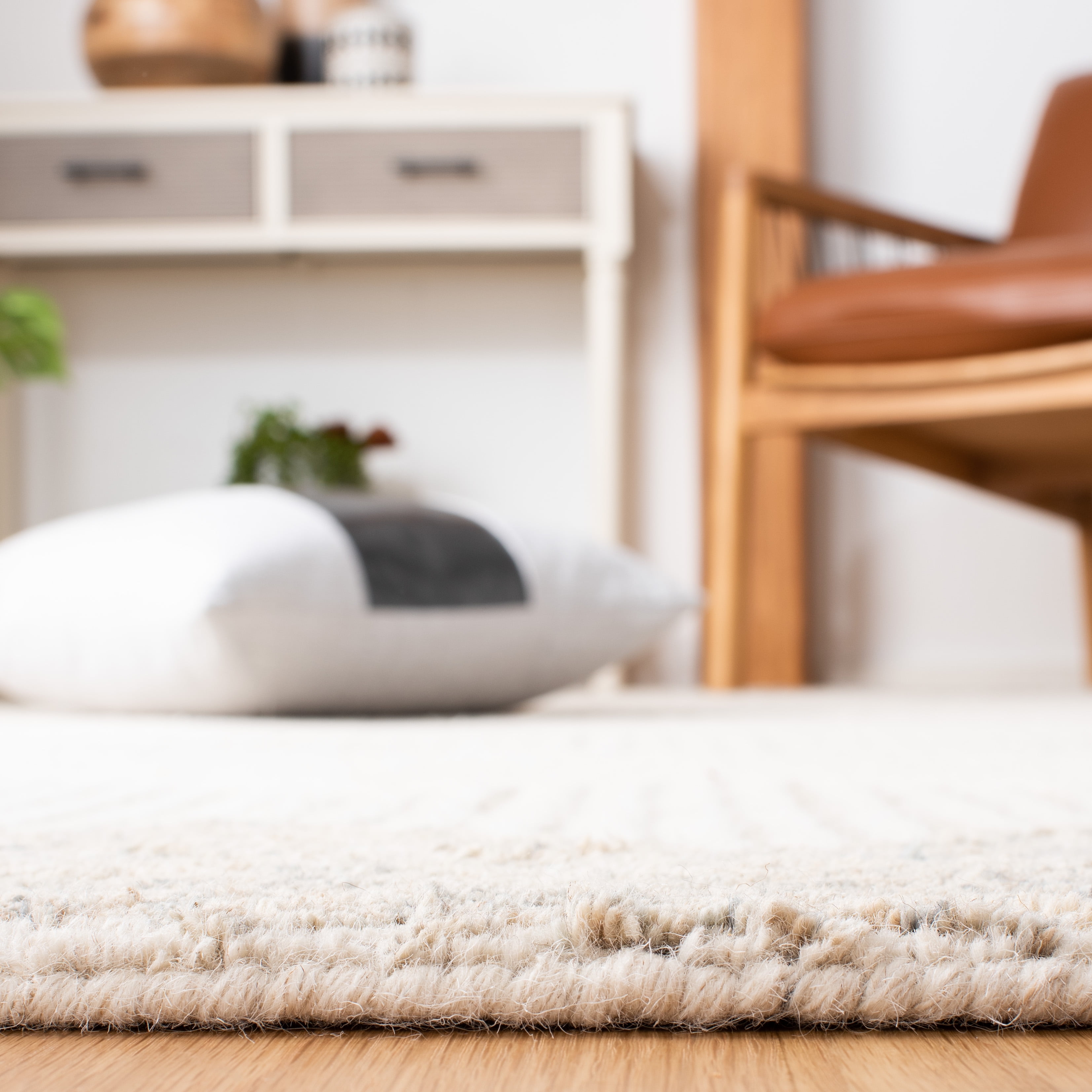 SAFAVIEH Metro Rosalin Diamond Area Rug, Beige/Ivory, 8' x 10'