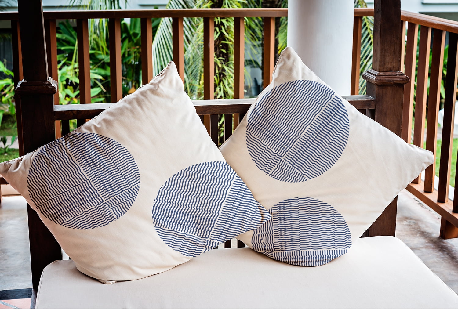 18" x 18" Simply Daisy Circles Indoor/Outdoor Pillow, Nautical Navy Qty 1