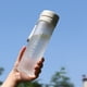thumbnail image 5 of Botella de agua deportiva de gran capacidad, portátil, para exteriores, para estudiantes y parejas, con infusor de té, taza de té de flores, botella de agua de plástico, taza de agua deportiva., 5 of 6