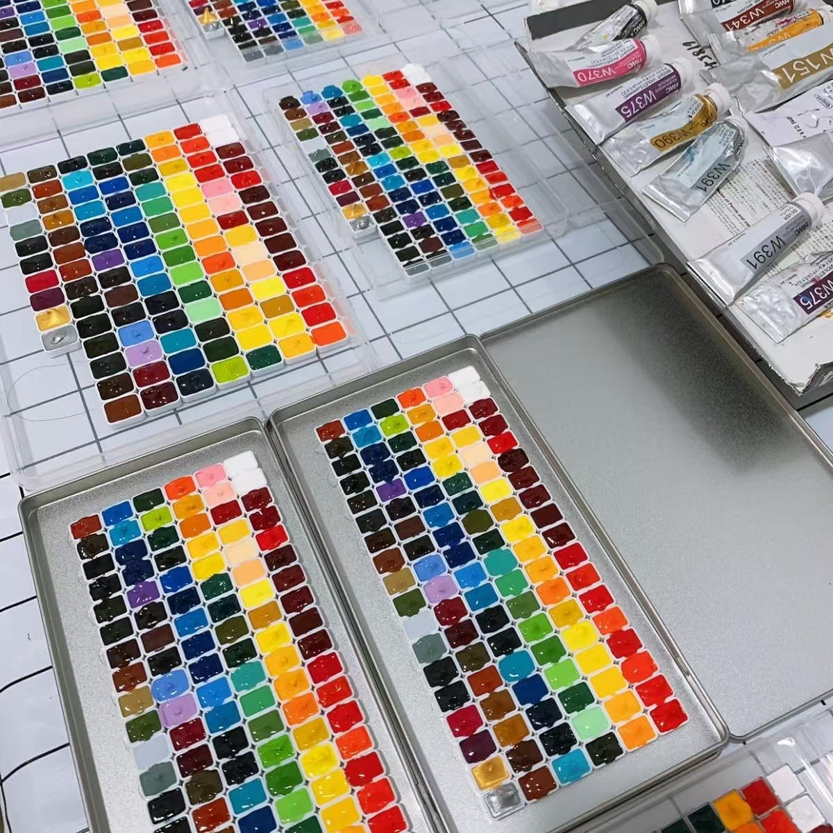 Holbein Artists' Watercolor Set - 108 Colors, 0.5ml Tins in a Compact Metal Case