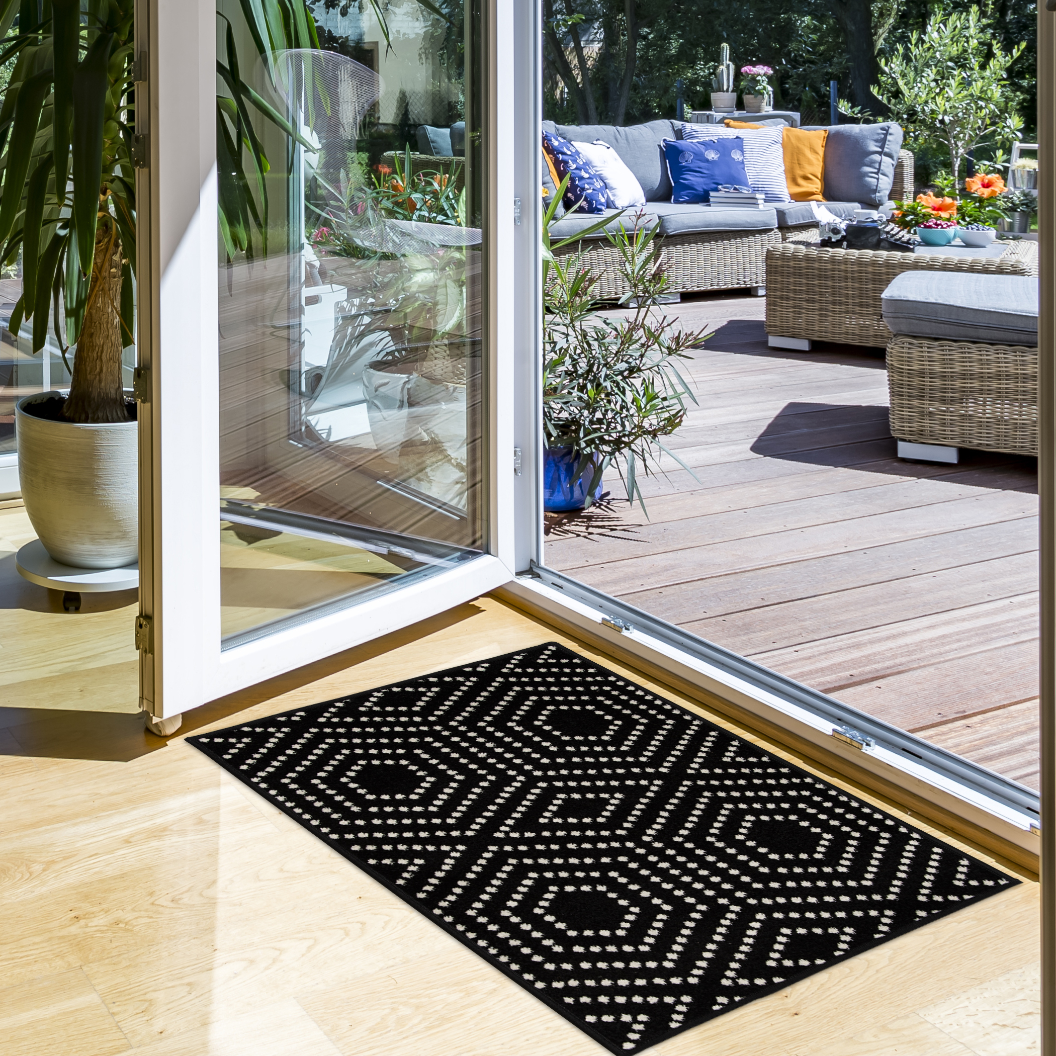 Loomaknoti Terrace Tropic 084 Valeria 9'10" x 12'10" Geometric Indoor/Outdoor Area Rug , Black/White