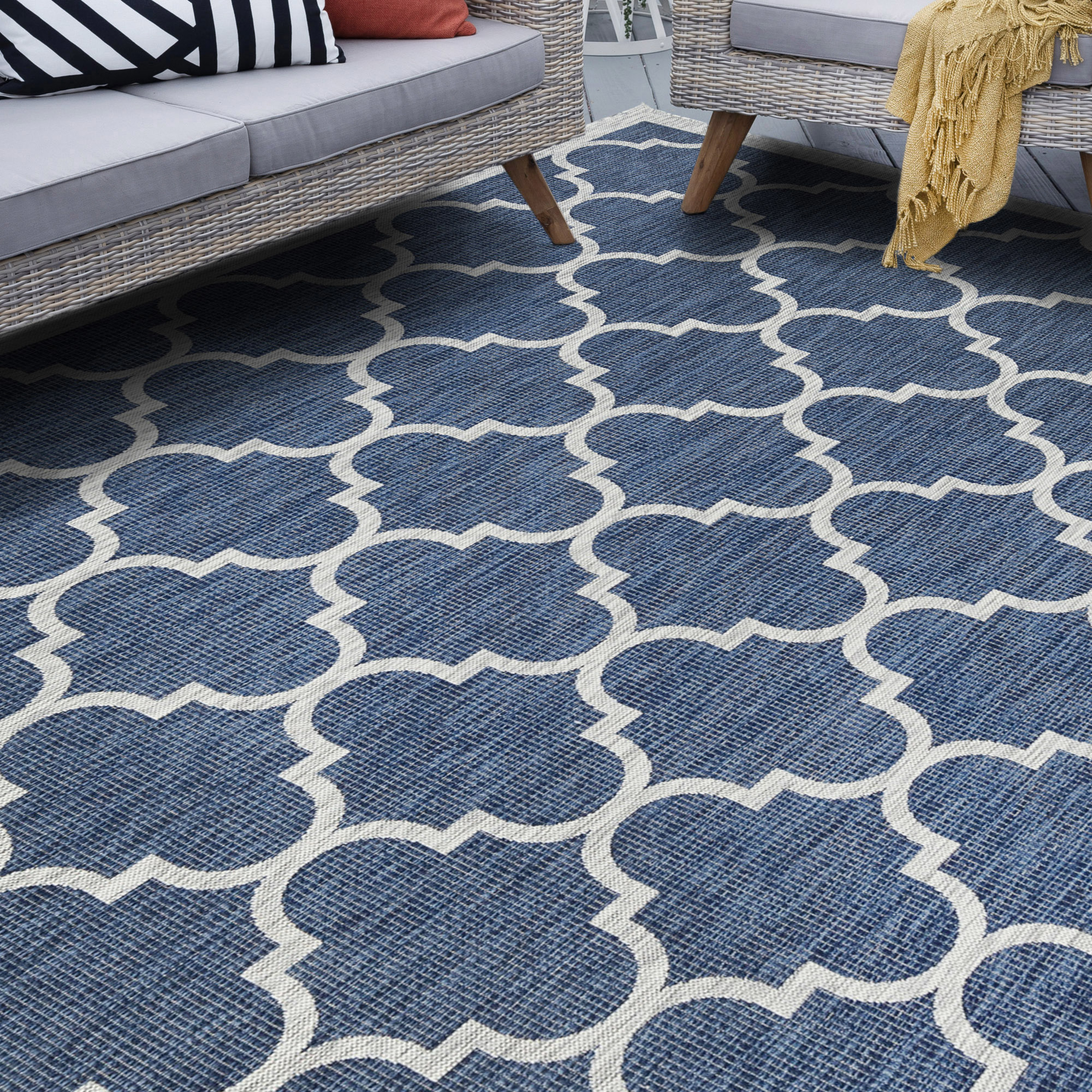 Veranda Contemporary 5' x 7' Navy and Light Gray Polypropylene Outdoor Area Rug