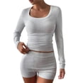 thumbnail image 1 of Conjunto Deportivo de Yoga para Mujer de 2 Piezas: Camiseta de Larga Ajustada y Shorts. Fresno de Flor M, 1 of 7