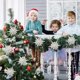 thumbnail image 1 of Adornos navideños de copo de nieve de 12 cm | Adornos colgantes de plástico para árbol | Decoración navideña blanca y verde para ventana (1 unidad), 1 of 6