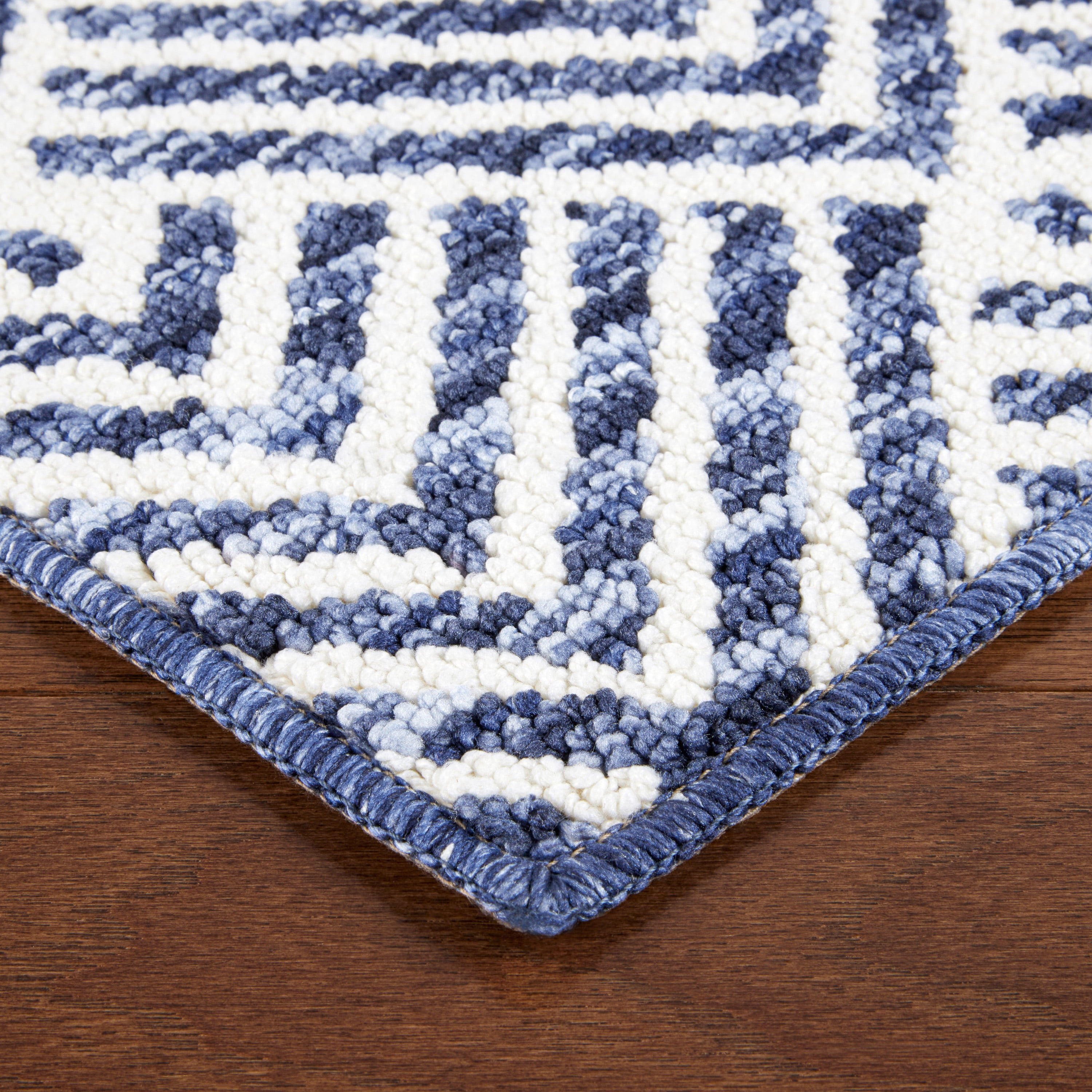 TOWN & COUNTRY EVERYDAY Walker Modern Stripe Everwash® Washable Multi-Use Decorative Rug with Non-Slip Backing, Navy Blue, 24"x72"