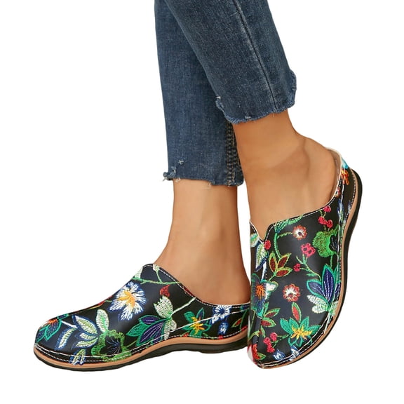 Pandaie Closed Toe Clogs for Women Flower Print Low Wedge Slip on Mules Shoes Comfortable Backless Dressy Walking Slides Size 6-10
