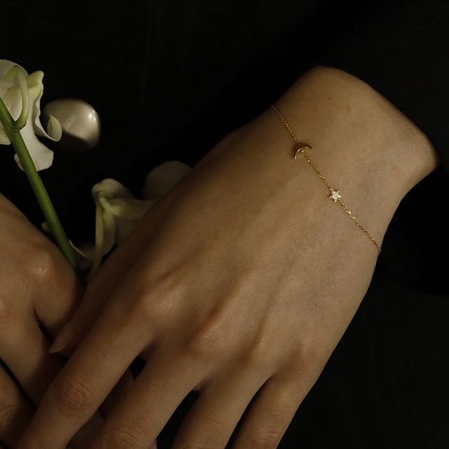 Pulsera de plata S925 chapada en oro con forma de luna y estrella para mujer, estilo sencillo y elegante, estilo frío, joyería de mano de nicho
