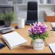 thumbnail image 5 of Arreglo de mesa con ramo de flores artificiales - Decoración de plantas en maceta falsa, centro de mesa floral de plástico, adorno de la encimera de escritorio interior, 5 of 6