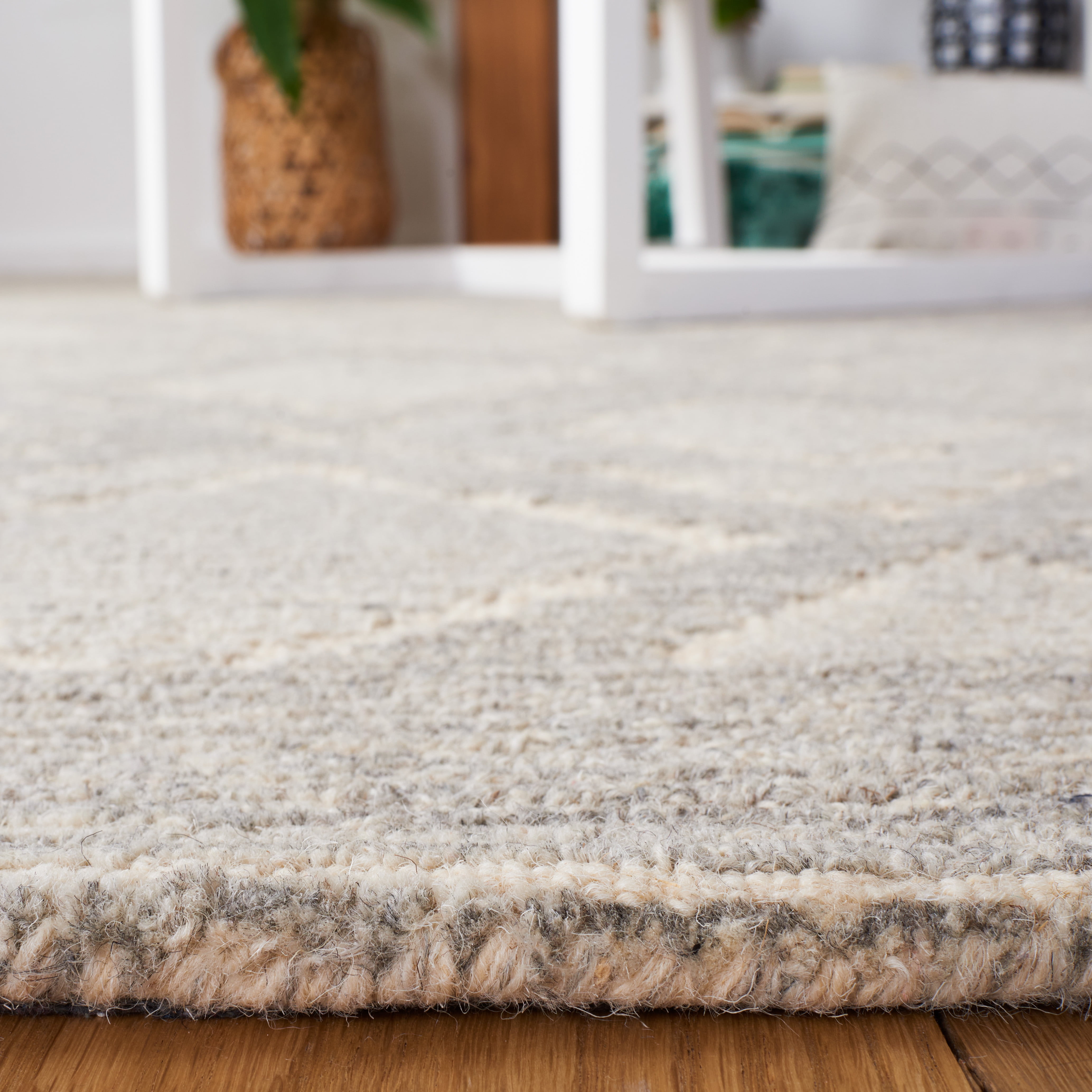 SAFAVIEH Casablanca Braganza Diamond Area Rug, Beige/Grey, 5' x 8'