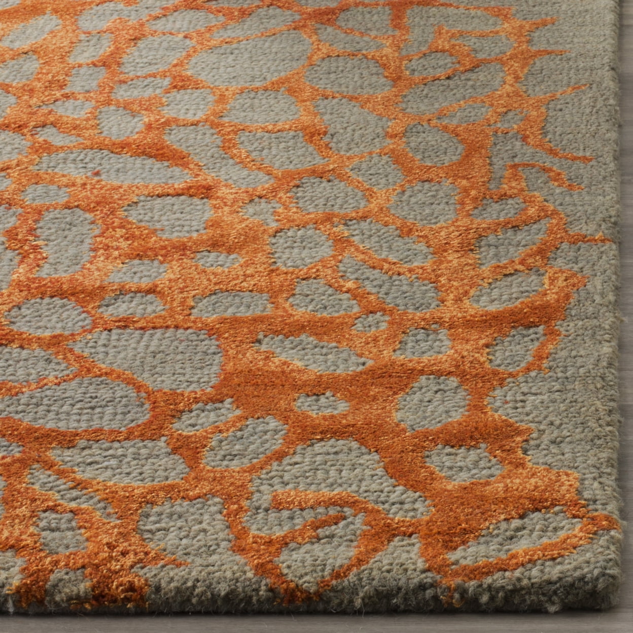 Safavieh  Handmade Blossom Alicia Modern Floral Wool Rug Grey/Orange 4' 4' Round Indoor,Handmade Round