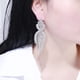 thumbnail image 3 of Pendientes largos con borlas incrustadas de diamantes de moda europea y americana, pendientes largos con borlas de diamantes con clip de cadena exagerado, pendientes de diamantes con destellos, 3 of 6