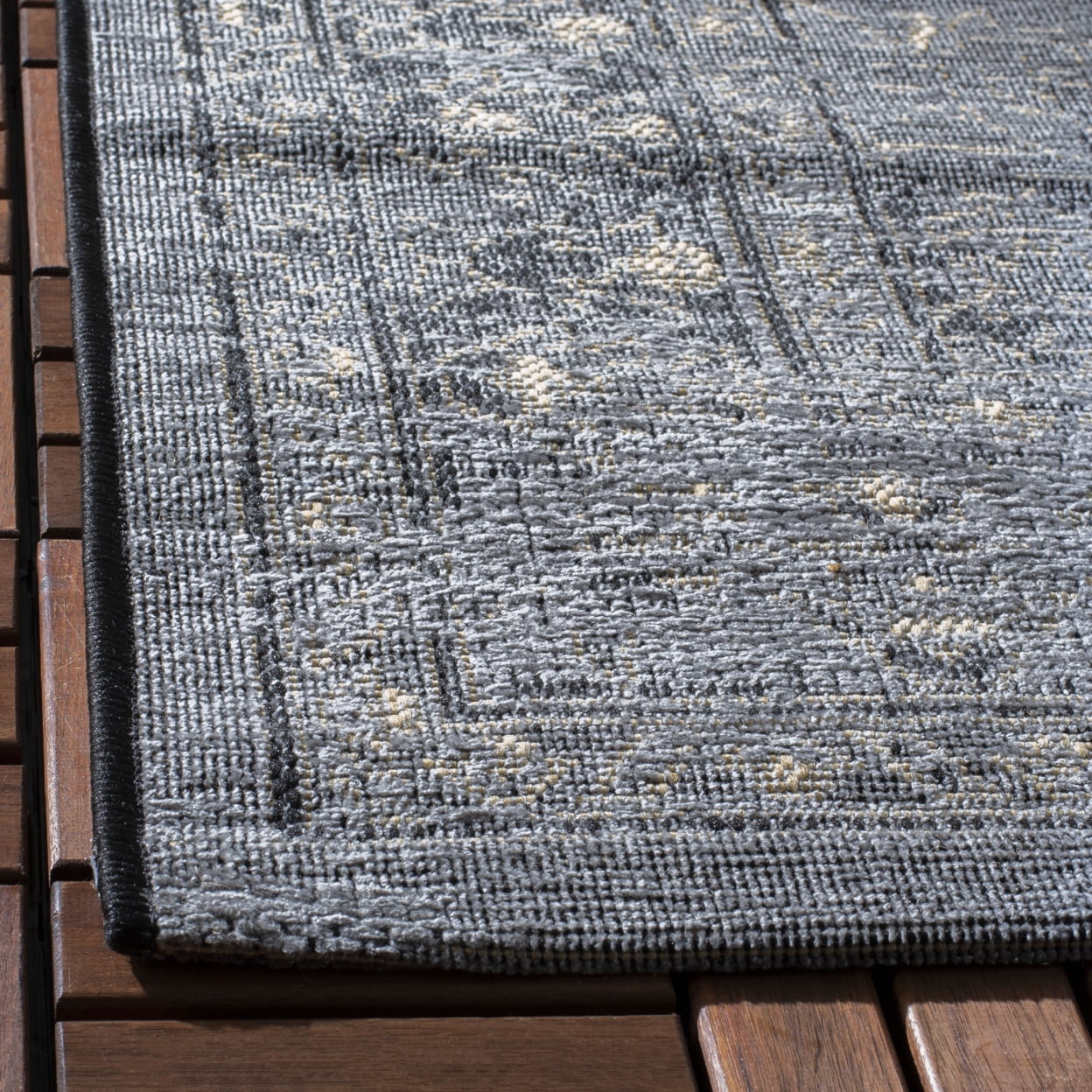 SAFAVIEH Palazzo Henrika Traditional Area Rug, Black/Cream, 5' x 8'