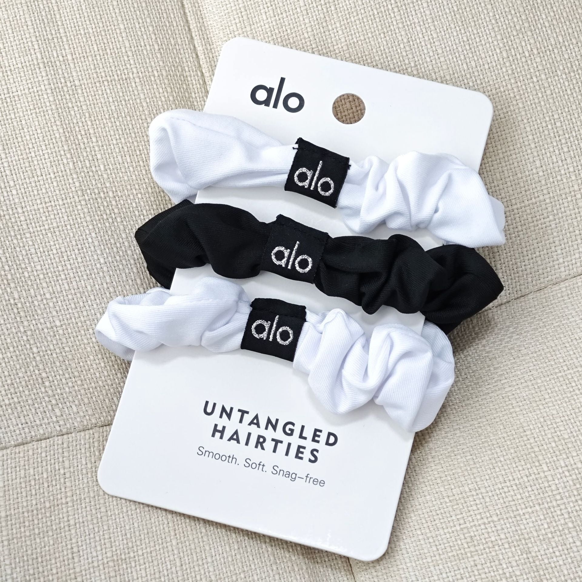 ALO YOGA Yoga Headband | Fitness Outdoor Sports Hair Tie | Comfortable  Breathable Fabric | Knitted Design | Unisex (white black A) - Walmart.ca