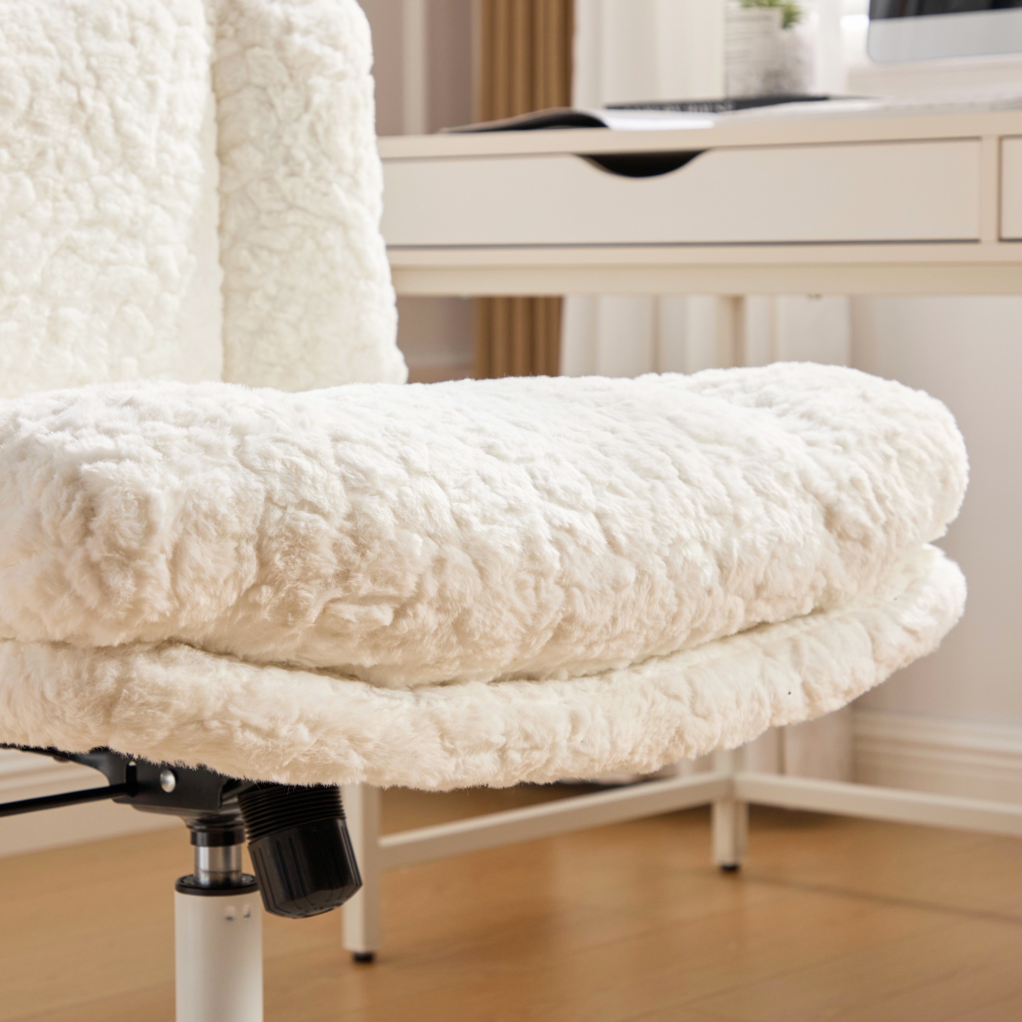 PORKISS Vanity Chair Makeup Chair, Home Office Chair, Ergonomic Desk Chair with Soft Faux Alpaca, Adjustable Swivel Task Computer Chair with Wheels, Cream