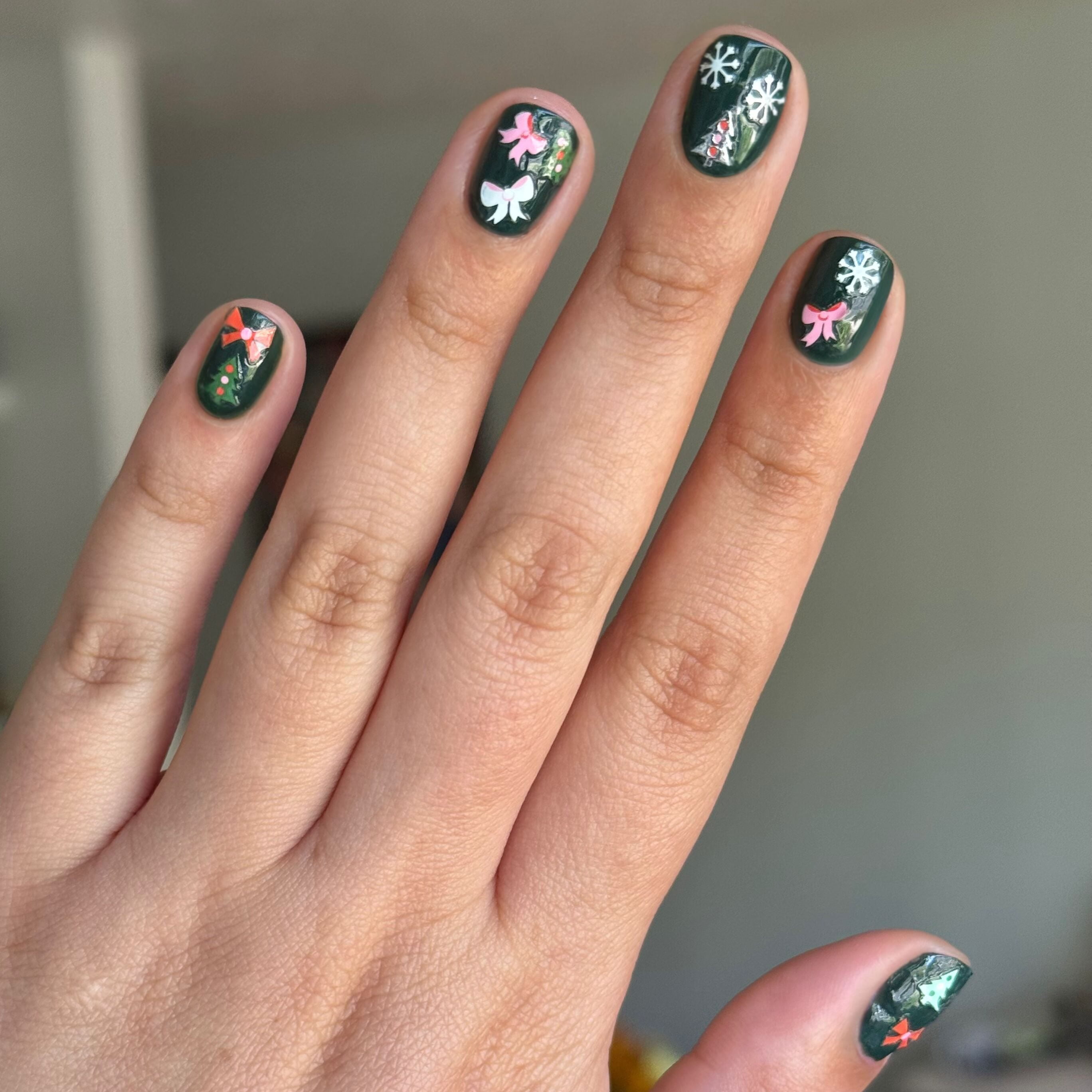 Olive & June Holly Jolly Mini Mani Set