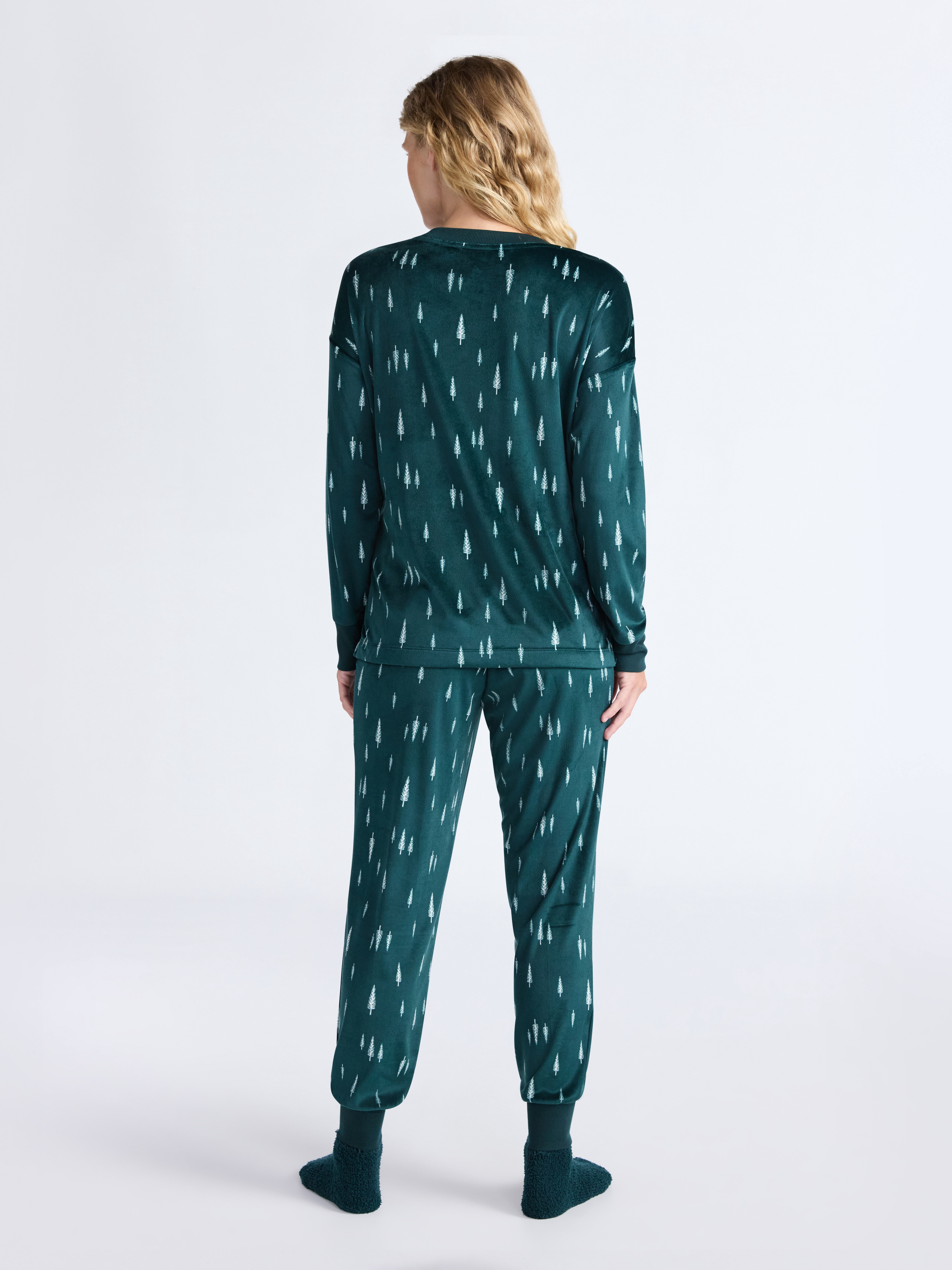 Joyspun Women’s Stretch Velour Long Sleeve Top, Pants, and Socks Pajama Set, 3-Piece, Sizes XS-4X