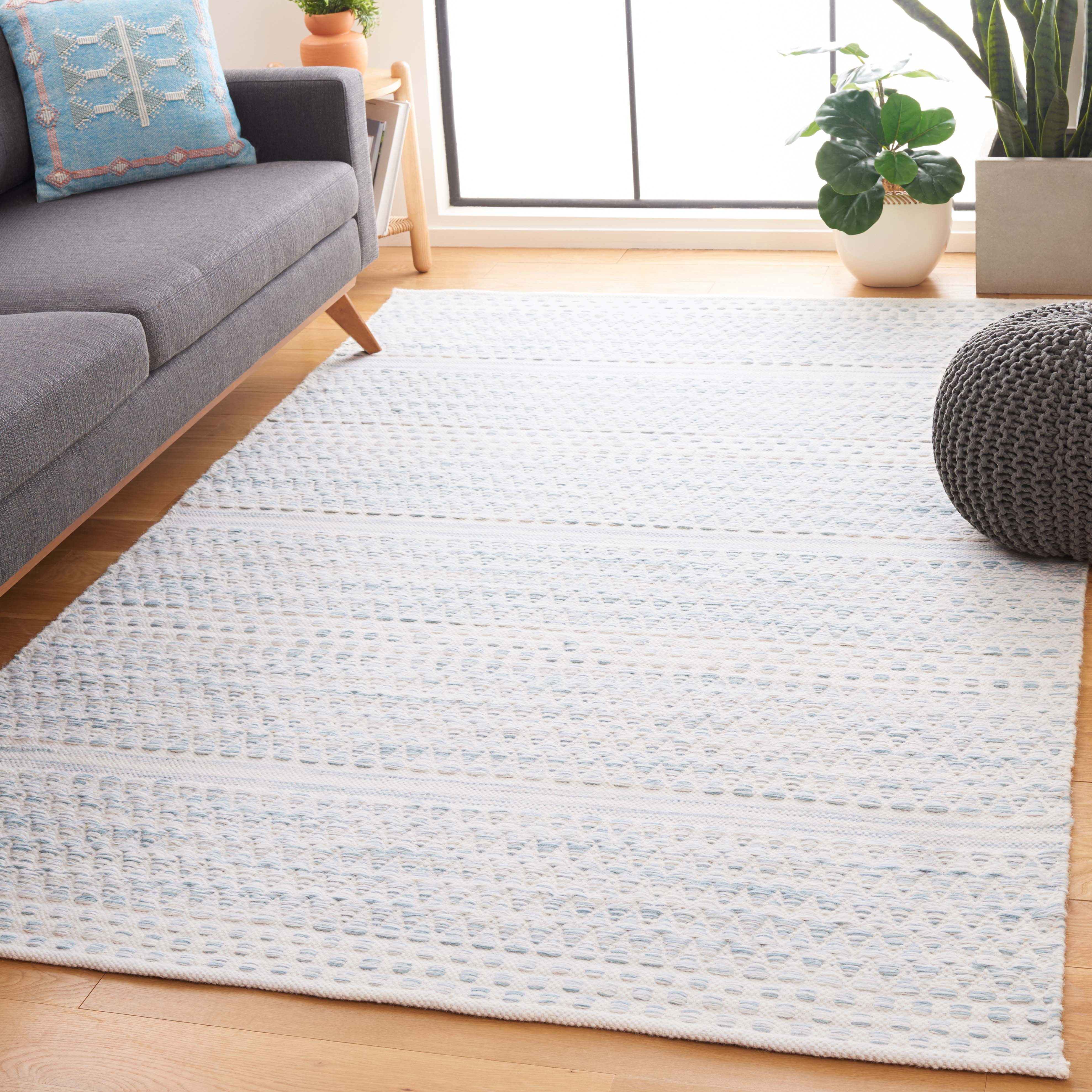 SAFAVIEH Kilim Blazhe Tribal Area Rug, Ivory/Light Blue, 4' x 6'