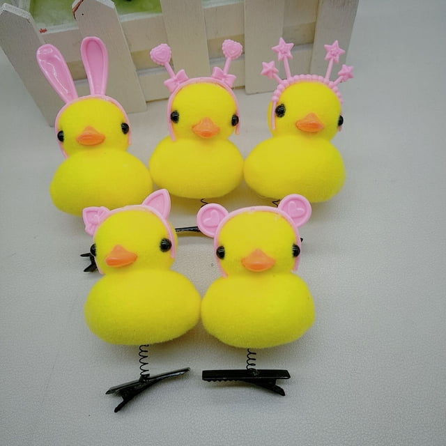 Venta de lindos y pequeños clips para el cabello de pato amarillo, gafas de sol con lazo en forma de corazón de melocotón, corona, sombrero, tocado de pollo amarillo, juguete para puesto de regalo