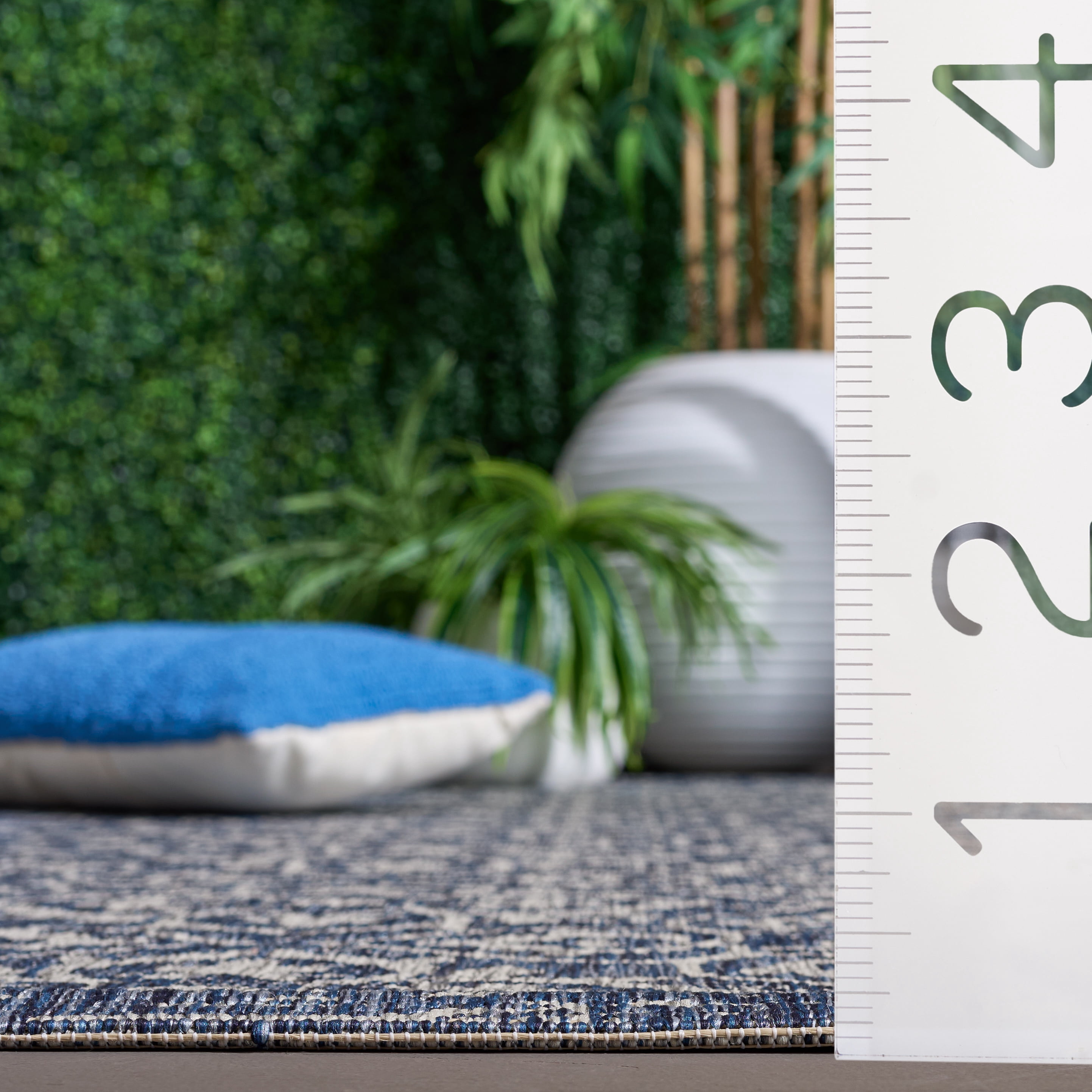 SAFAVIEH Courtyard Lillie Geometric Indoor/Outdoor Area Rug, Navy/Grey, 8' x 11'