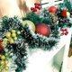 thumbnail image 5 of Fiudx Guirnalda Navideña, Cinta Decorativa Festiva de 2 M, Elegante Adorno para Árbol Verde y Blanco, Impresionante Decoración para Techo y Pared, Ideal para Celebraciones Navideñas., 5 of 6