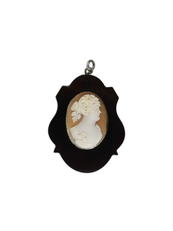 Pre-Owned Unbranded Agate Framed Shell Cameo Pendant, Shell, Women Bust Facing Right
