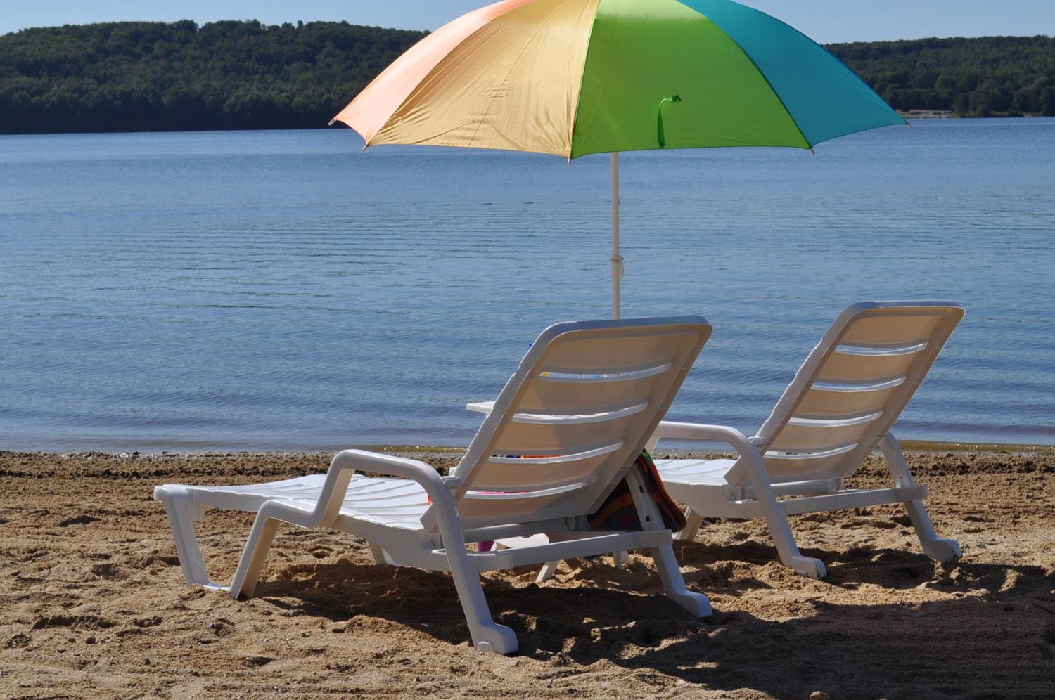 Adams Manufacturing Weather Resistant Polypropylene Outdoor Chaise Lounge - White