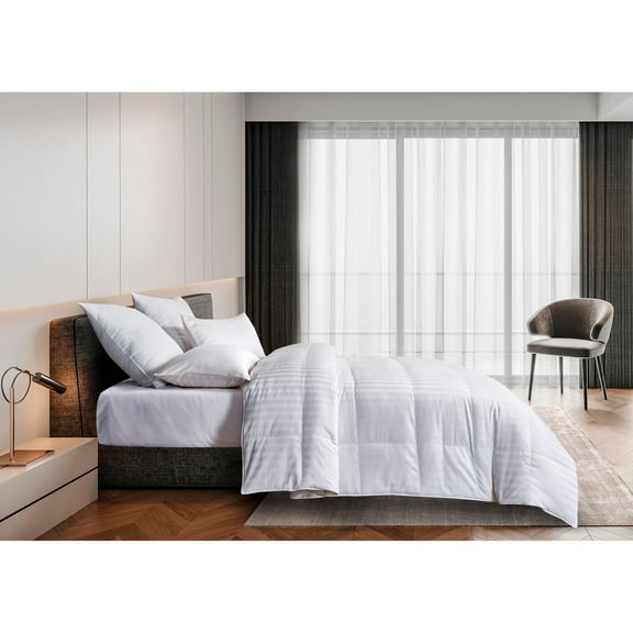 Hotel Grand  Oversized 500 Thread Count White Goose Down Comforter Twin