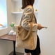 thumbnail image 5 of Guardurnaity Bolso de felpa de primera calidad, bolso de hombro de gran capacidad para mujeres y niñas, bolso de hombro esponjoso, regalo Bolsas de mensajero y de hombro Caqui, 5 of 6
