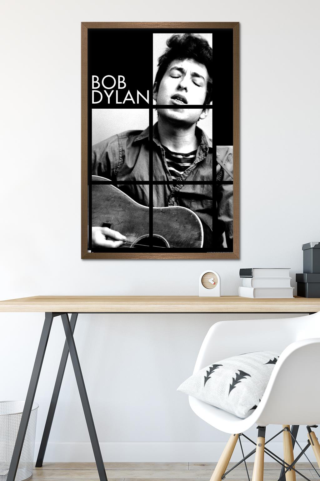 Bob Dylan - Singing Wall Poster, 22.375" x 34" Framed