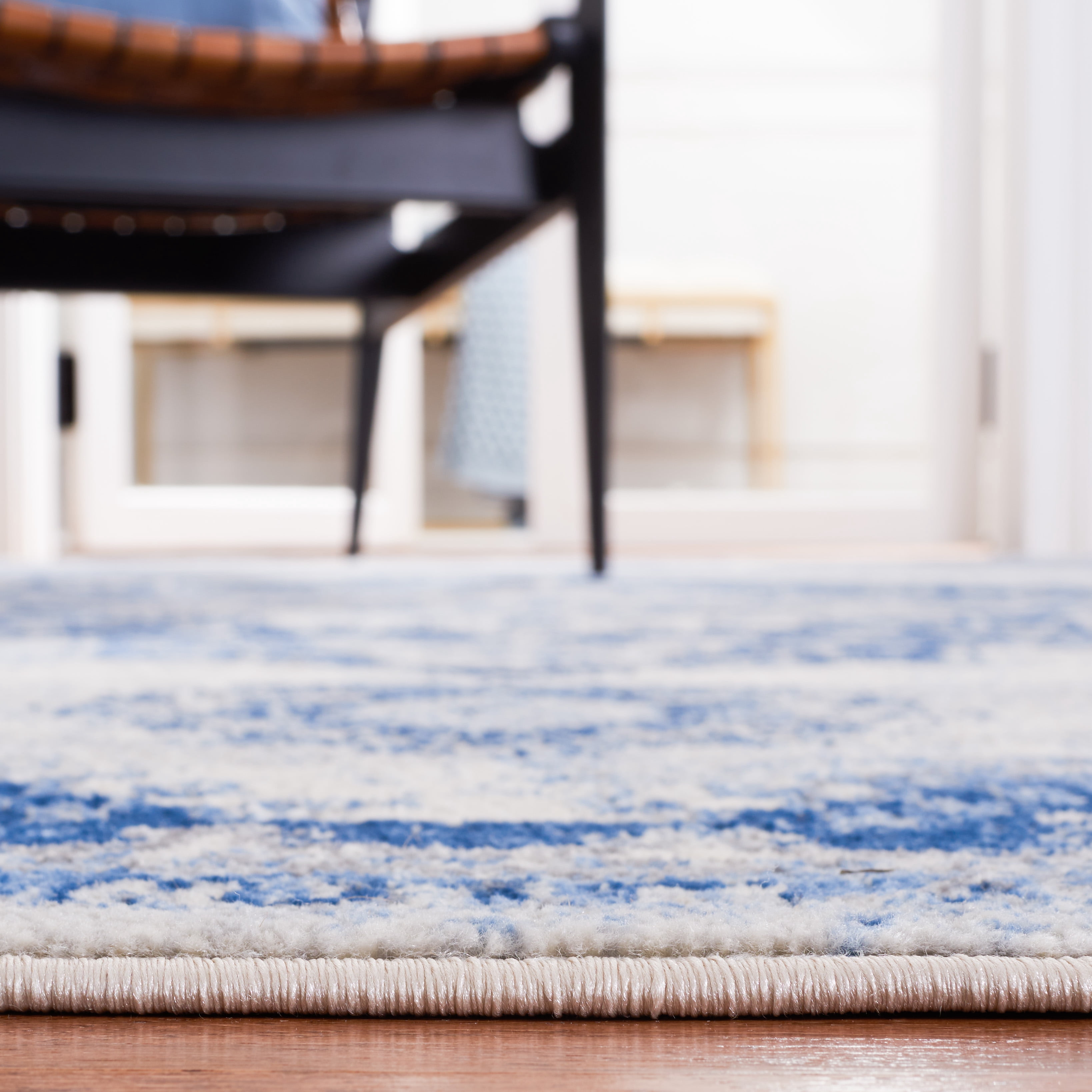 SAFAVIEH Brentwood Clotilda Oriental Area Rug, Blue/Ivory, 6'7" x 6'7" Square