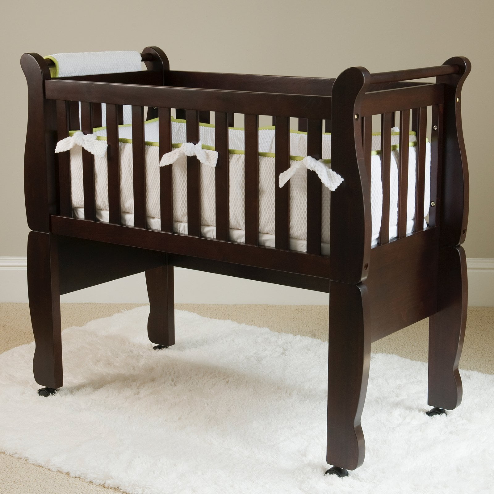 green frog bassinet