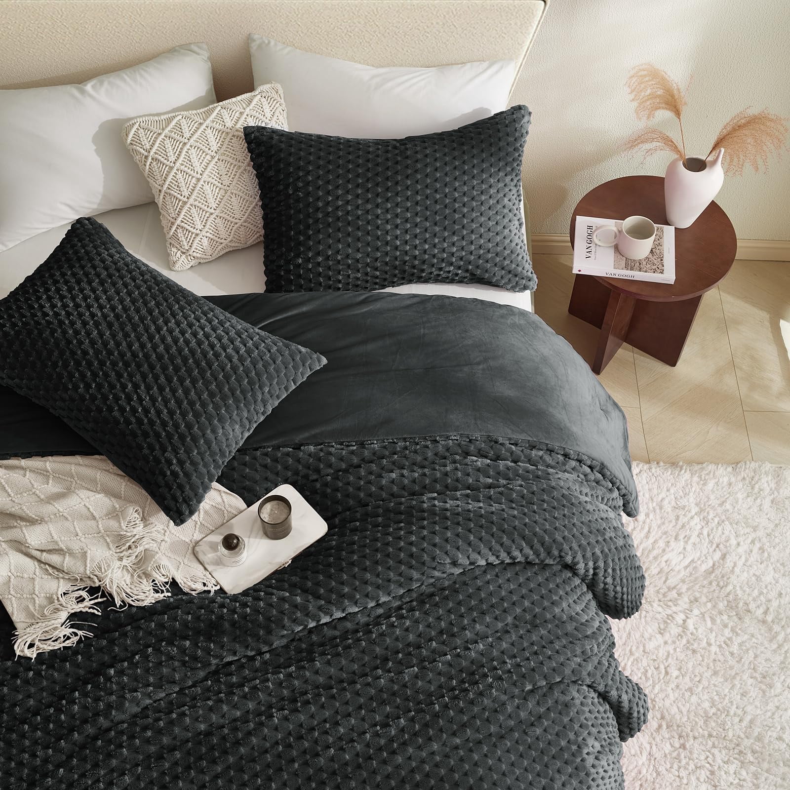 Petrichor Cozy Flannel Comforter Set, Warm and Soft Twin Size Quilt for Winter, 3 Piece Bedding Set with 2 Pillowcases, Black