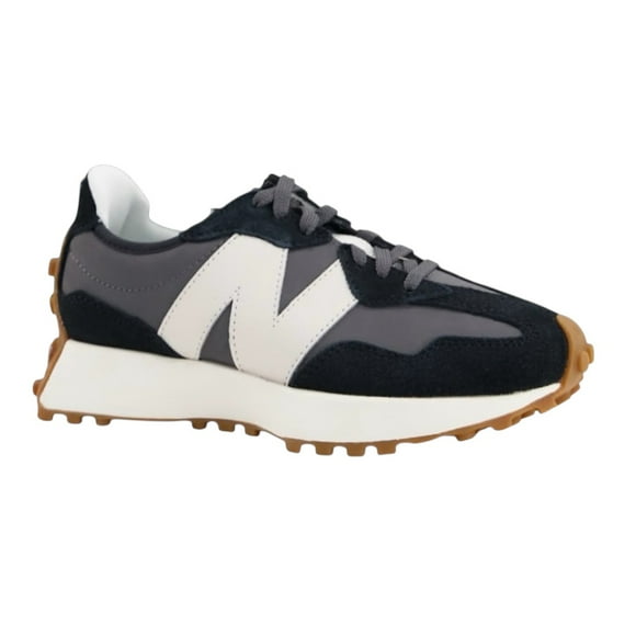 Tenis New Balance color negros con logo blanco