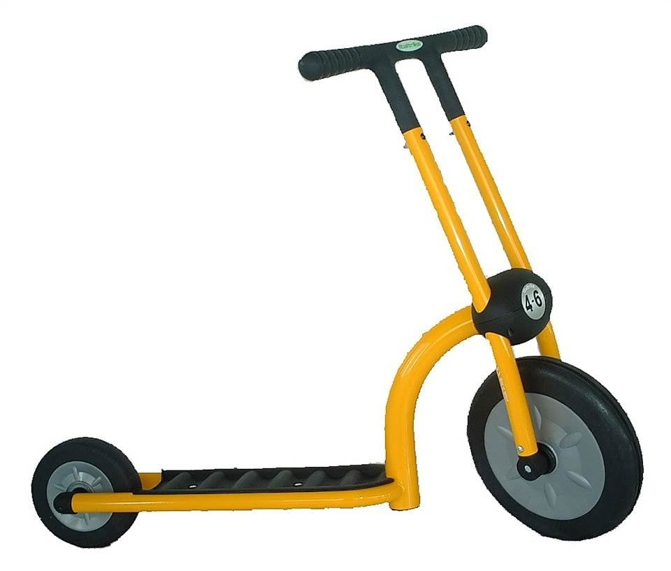 scooter with two front wheels