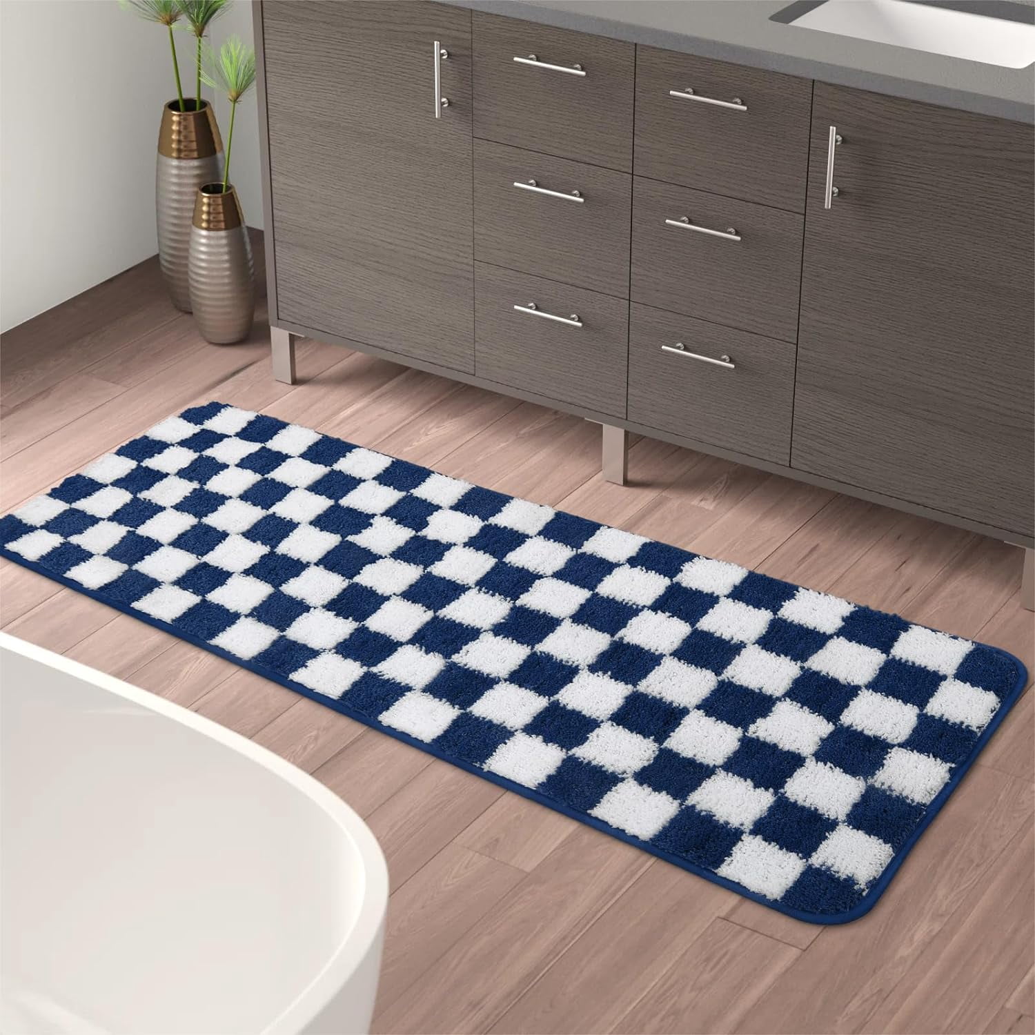 Blue Bathroom Rug Runner, Modern Plaid Checkered Bath Mat for Tub, Non Skid Washable Absorbent Bath Rug Runner, Plush Fluffy Microfiber Shower Mat for Bathroom Tub Shower, 18x47 inch