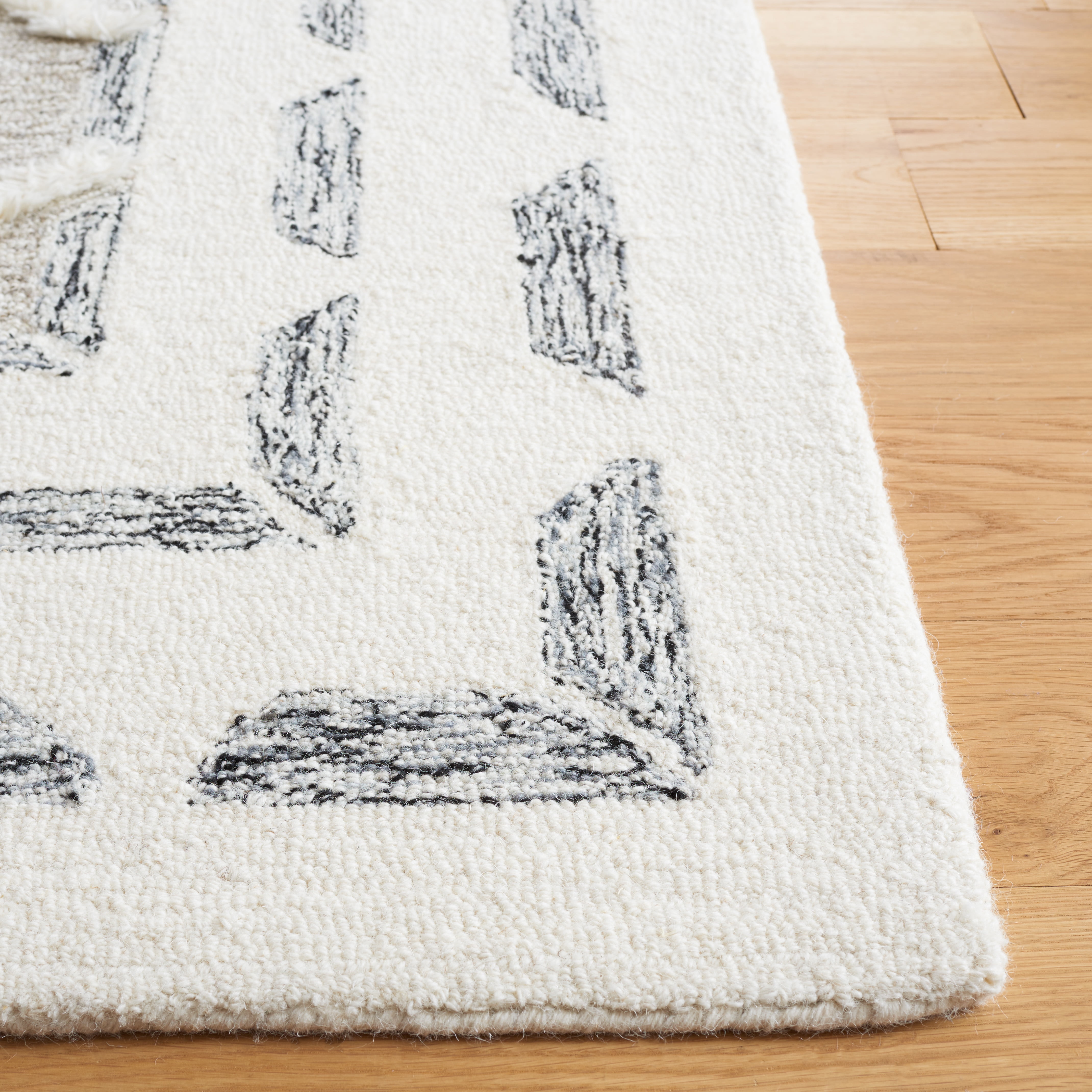SAFAVIEH Casablanca Bojan Diamond Area Rug, Grey/Ivory, 6' x 6' Square