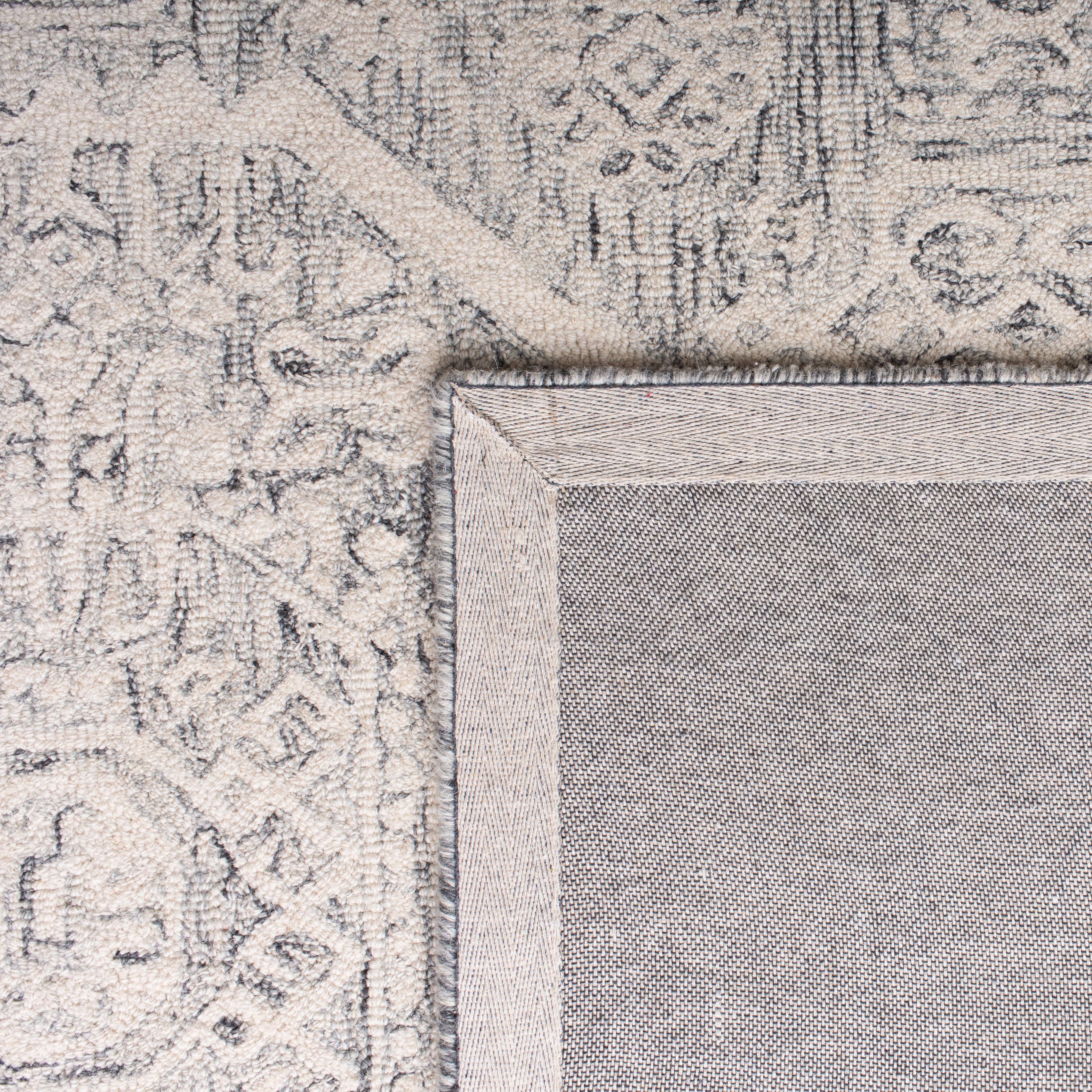 SAFAVIEH Micro-Loop Robina Floral Area Rug, Charcoal/Ivory, 10' x 14'